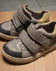 Chaussures grises jaune p24