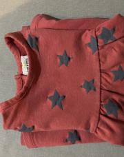 Robe rouge avec étoile 6m