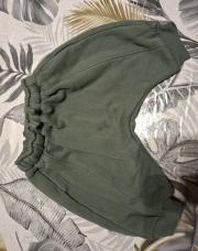 Jogging type sarrouel vert tape à l'œil 3 mois