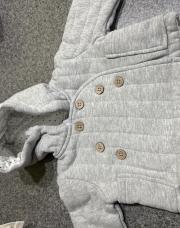 Veste grise à bouton 