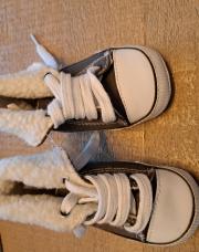 Chaussure rembourrées 19 neuves