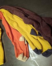 Lot de 3 bas collants ( 1 moutard, 1 orange, 1 aubergine pailleté), taille 128