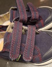 Chaussure en tissus bleu avec couture rouge a scratch pour garçon,  Pablosky, taille 20