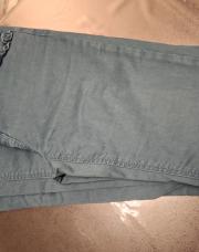 Jeans fille vert canard avec 3 bouton , TAO. 12 ans