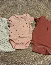 Lot 3 bodys courte manches Kiabi 56/62