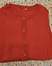 Gilet rouge a boutons TAO taille 10 ans