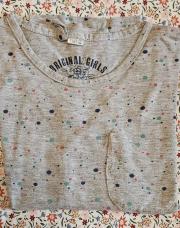 T-shirt gris a pois taille 9/10ans