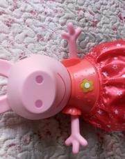 Peppa pig qui chante et danse 
