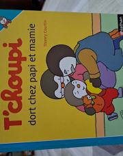 Livre T'Choupi (48) dort chez papi et mamie