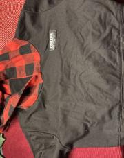 Blouse à capuche carreau rouge noir T130