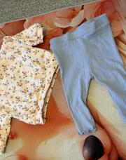 Ensemble pull blanc fleuri + legging bleu ciel 9 mois
