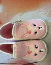 Pantoufle neuve rose/ lapin 18