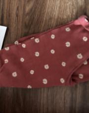 Pantalon 3 mois rouge et fleur 