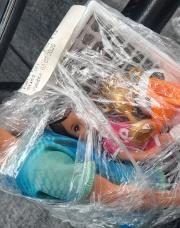 Ken +barbie junior foot 