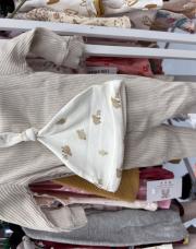 1 mois pyjama + bonnet 