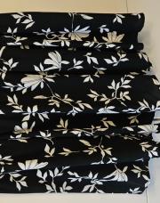 Jupe noire à fleurs