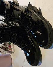 Bottines laqué lacets et boucles avec tirette pointure 32