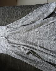 Pull gris à colle roulé 