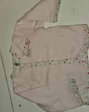 Gilet rose pâle fleuri avec pression. Petit oiseau. De marque Orchestra. 3 mois