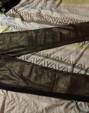 Pantalon doré, pailletée avec une bande noire