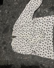 Pull blanc motif papillon bleu 