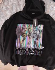 Pull neuve mais monster 13..14 ans neuve