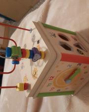 Joli cube d'activités avec boulier 