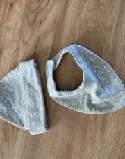 2pcs bonnet + bavoir gris 