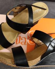 Sandale à talon cuir noir Pointure 40 (MIA & JO)