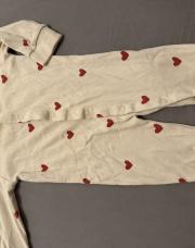 Combinaison beige à cœur rouge 6M 