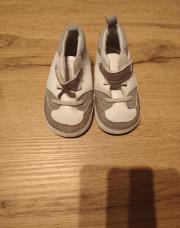 Chaussures taille 12/18 mois 
