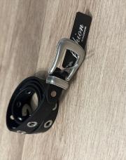 Ceinture noire neuve trous 