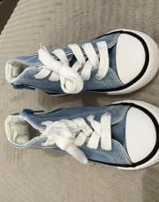 Chaussures bleu et blanche 25