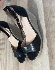 Sandales à talons neuve 37 