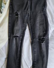 Jeans garçon a trou taille 8ans 