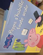 Livre peppa s'habille toute seule 
