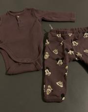 Pijama Disney 2 pièces aubergines 2-3 mois