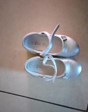 Chaussures pointures 27 grise 