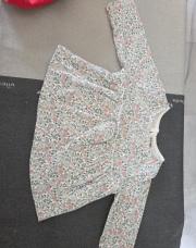 Blouse claire + fleur vert/bleu/rose - Kiabi - 3 mois - 62 cm