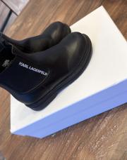 Bottes Karl lagerfeld pointure 27, ( un peu de trace à l’avant peu visible) 