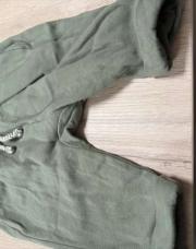 Sarouel vert, six mois