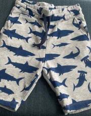 Short H&M requins 8 ans gris bleu