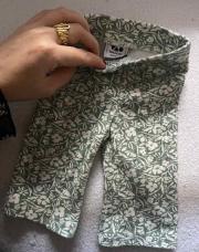 Pantalon tape à l’œil vert fleurs blanches 3 mois 