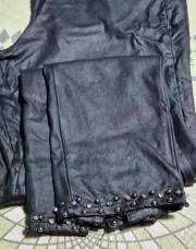 Pantalon noir en cuir 48