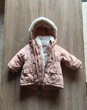 Veste rose avec de la fourrure 9 mois 