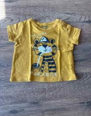 T-shirt jaune moutarde tigre Kiabi 1 mois 