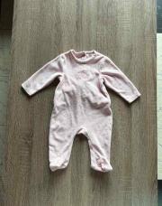 Pyjama 1 pièce rose avec un papillon taille 3 mois 