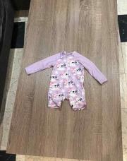 Maillot de haïk avec des chats anti UV mauve taille 6/9 mois 