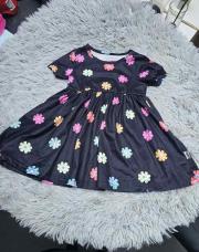 Robe noire fleurs 