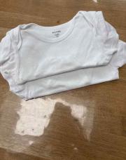 Lot de 2 bodies blancs manches courtes 